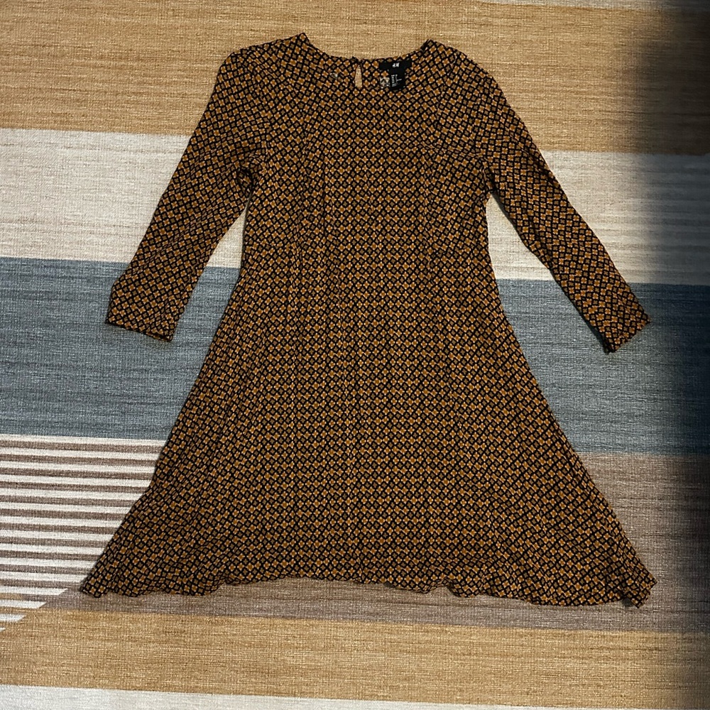 H&M Black and Gold Geometric Long Sleeve Dress